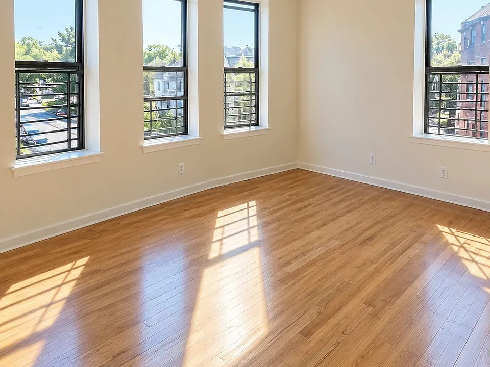 290 Hawthorne Ave #1