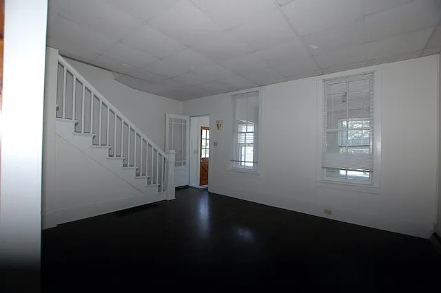 3 bed, 1.5 bath, 2260 sqft, $1,250 — Photo 2