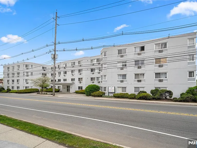 333 Grand Ave — Photo 15