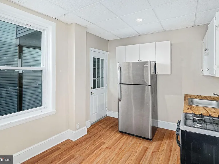 430 E Flora St — Photo 3