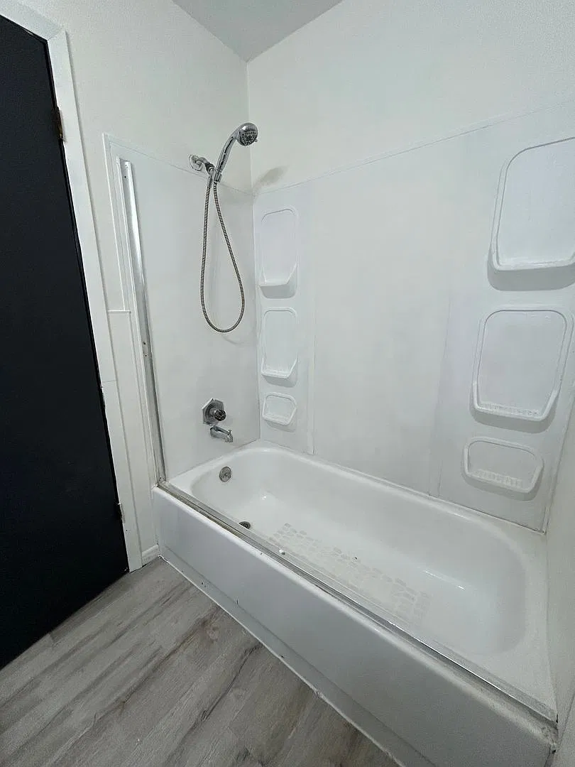 Rent Sux - 506 N 14th Street — Photo 2
