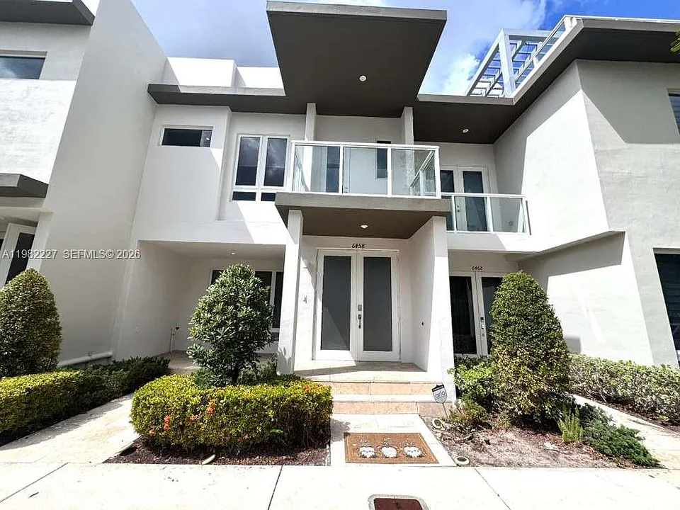 6458 NW 103rd Psge