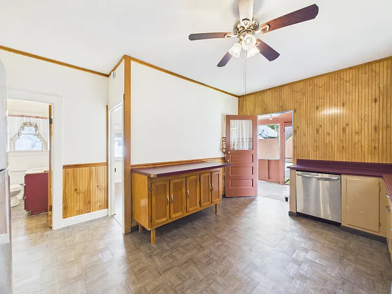 305 S Chelsea St — Photo 7