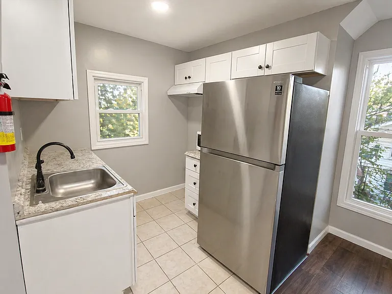 748 S 16th St #3B — Photo 3