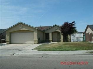 1169 Tuolumne St, Parlier, CA 93648
