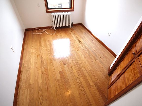 5th image of 179 E 3rd St #29E