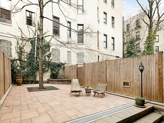 2nd image of 125 Manhattan Ave #1