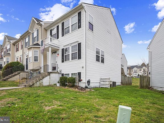 3rd image of 27 Litchfield Ln W