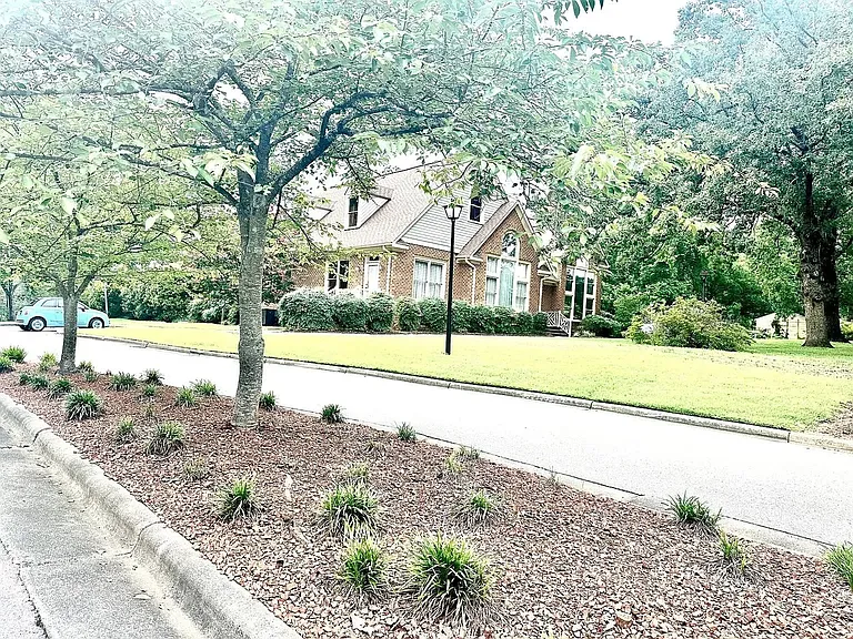 33 Forest Green Dr — Photo 1