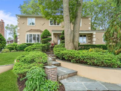 30 Frankie Lane, Old Bethpage, NY, 11804