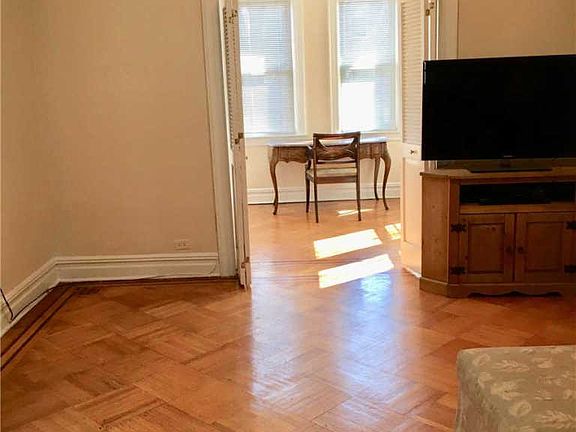 4th image of 3232 85th St