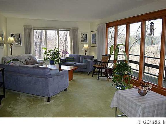 4th image of 10 Burr Oak Dr