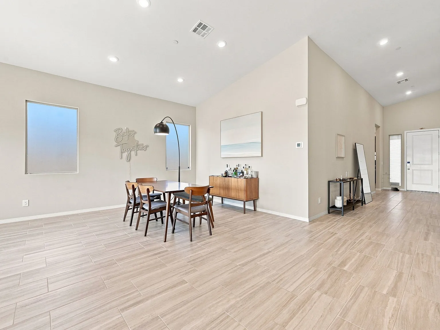 3 bed, 2177 sqft, $3,950 — Photo 3