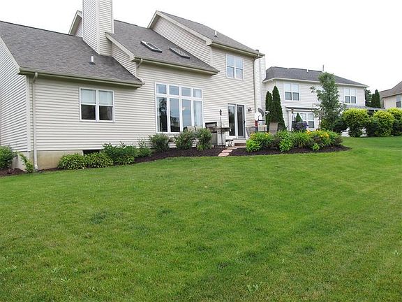 2nd image of 557 E Castlebury Cir