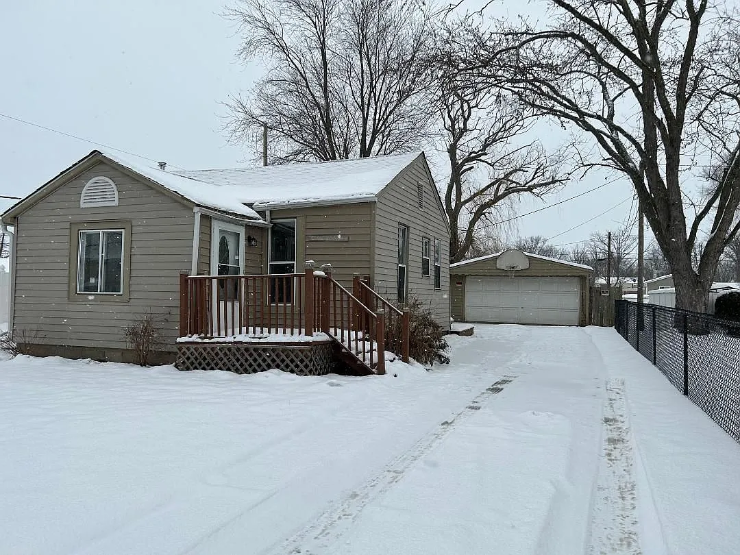 58816 Stevens St photo 1