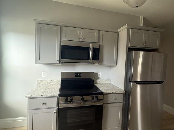 2nd image of 467 Middle St