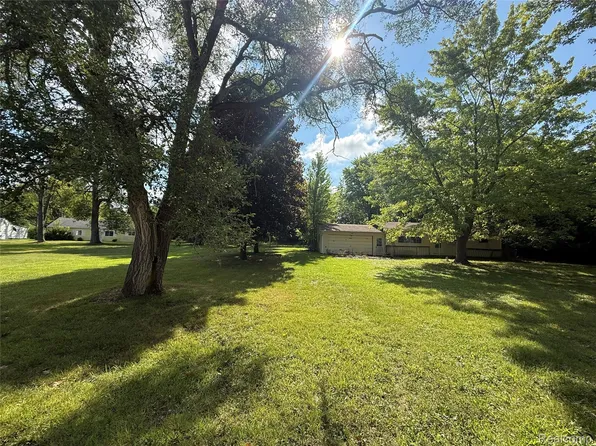 1139 Baldwin Rd, Lapeer, MI 48446