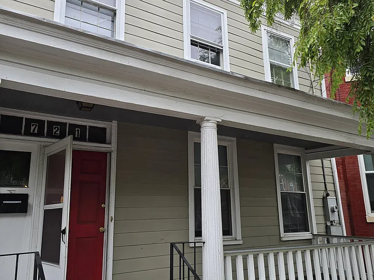 721 W Clay St — Photo 9