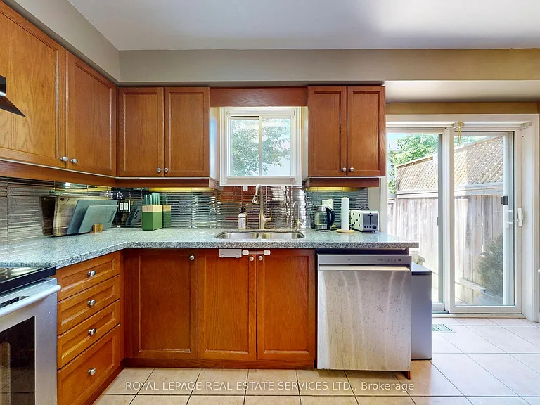 65 Morwick Dr — Photo 12