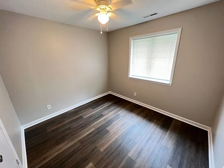 104 Beverly Dr — Photo 11