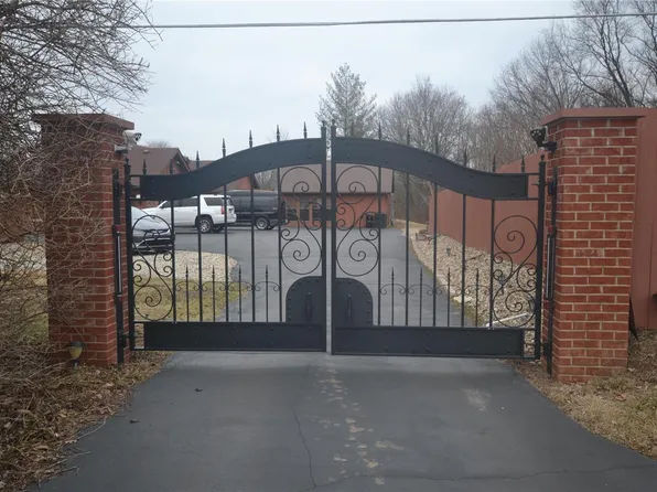 6519 Town Hall Rd, Belleville, IL 62223