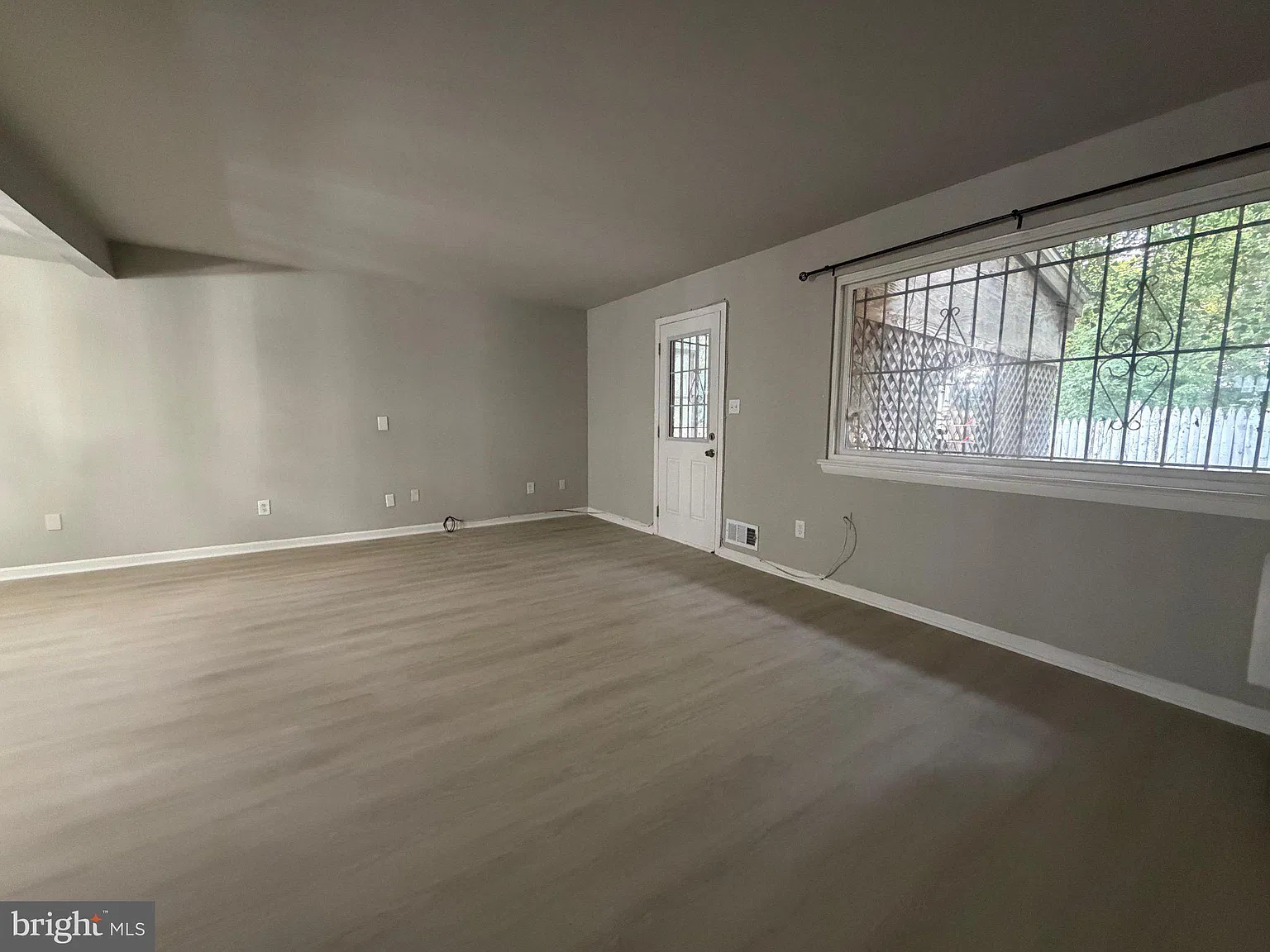 3 bed, 2.5 bath, 2140 sqft, $2,500 — Photo 3