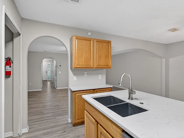 11816 Lake Bend Cir — Photo 15