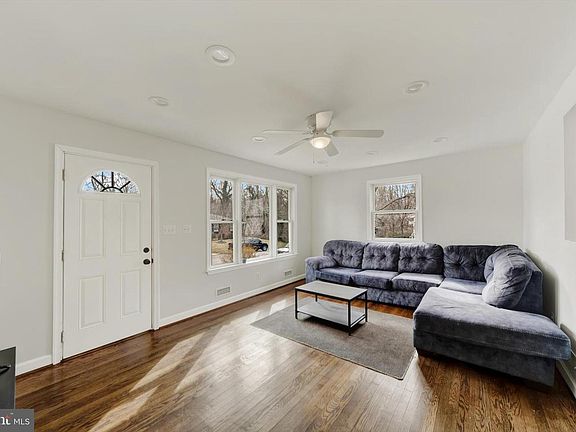 3rd image of 404 Homewood Rd