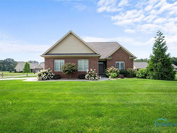 3rd image of 902 Pine Valley Dr