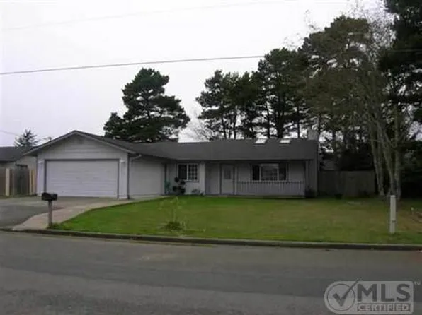 1684 Del Mar Rd, Crescent City, CA 95531