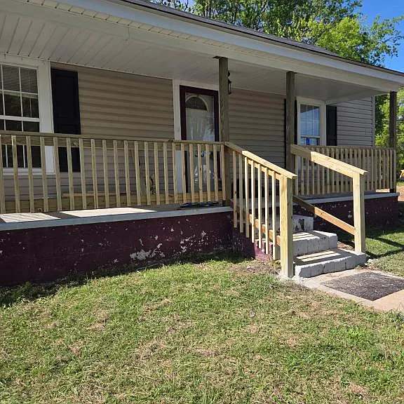 633 Irving Ave — Photo 1