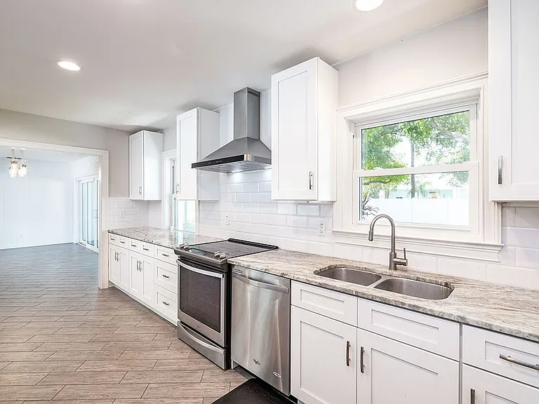 4200 W Beachway Dr — Photo 8