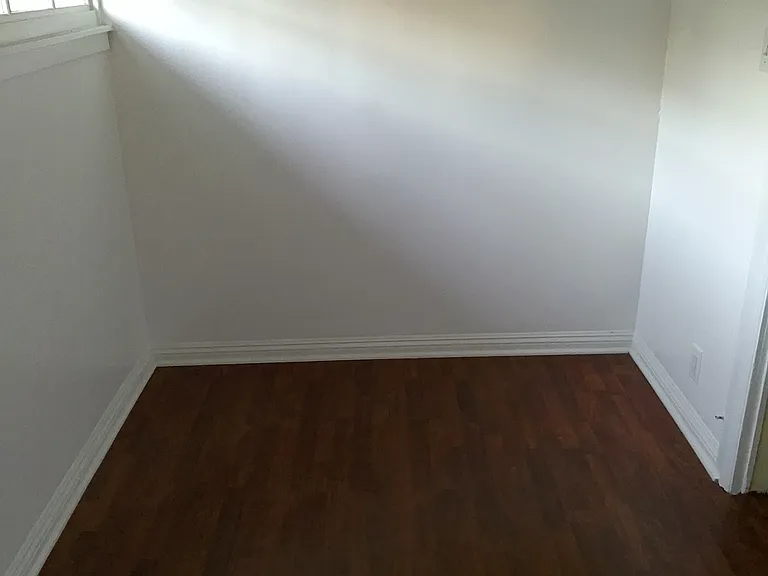 4318 Menlo - ANNEX 4th bonus sleeping room - bright w lots of windows - South view