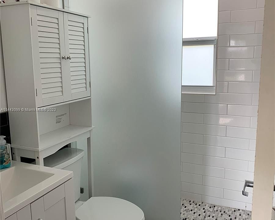 3 Corner Shelves For Hotel Bathrooms in 2021 - Stonexchange Miami, Florida
