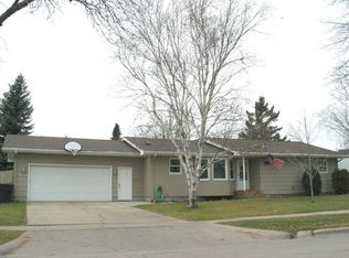 3114 S 10th St, Grand Forks, ND 58201