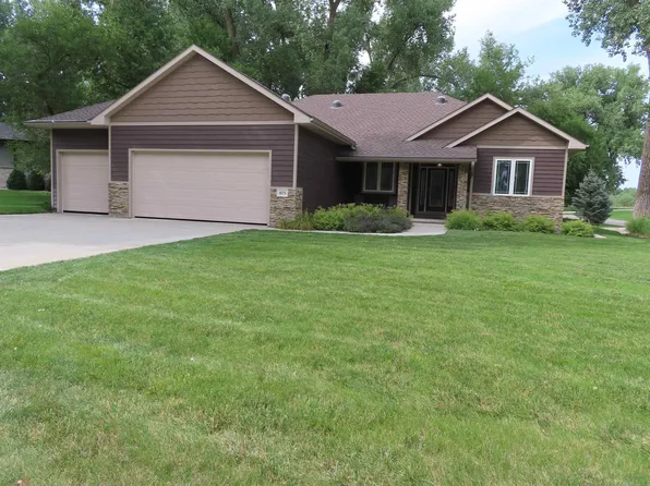 875 E Sawgrass Trl, Dakota Dunes, SD 57049