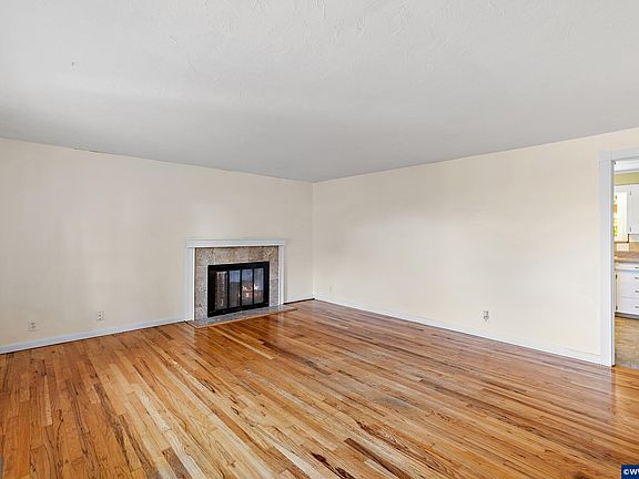 4th image of 3825 Stephens St NE