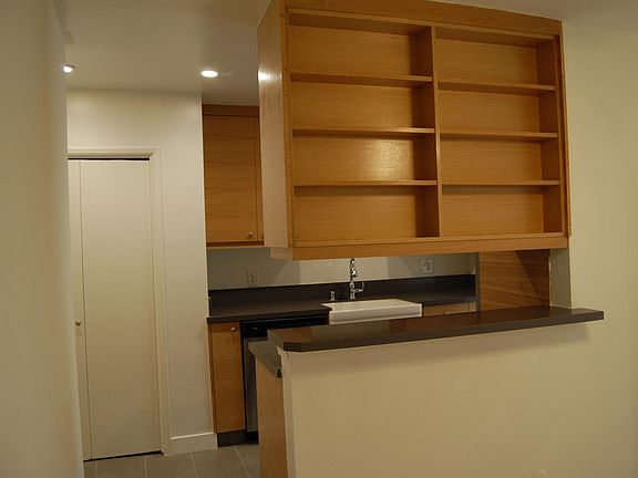4th image of 3519 Clarington Ave #106