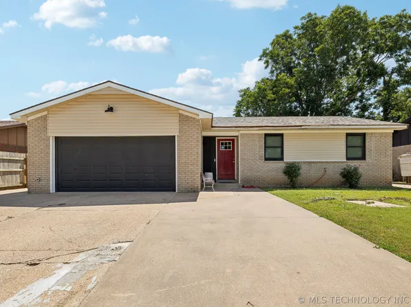 4909 Barr Dr, Sand Springs, OK 74063