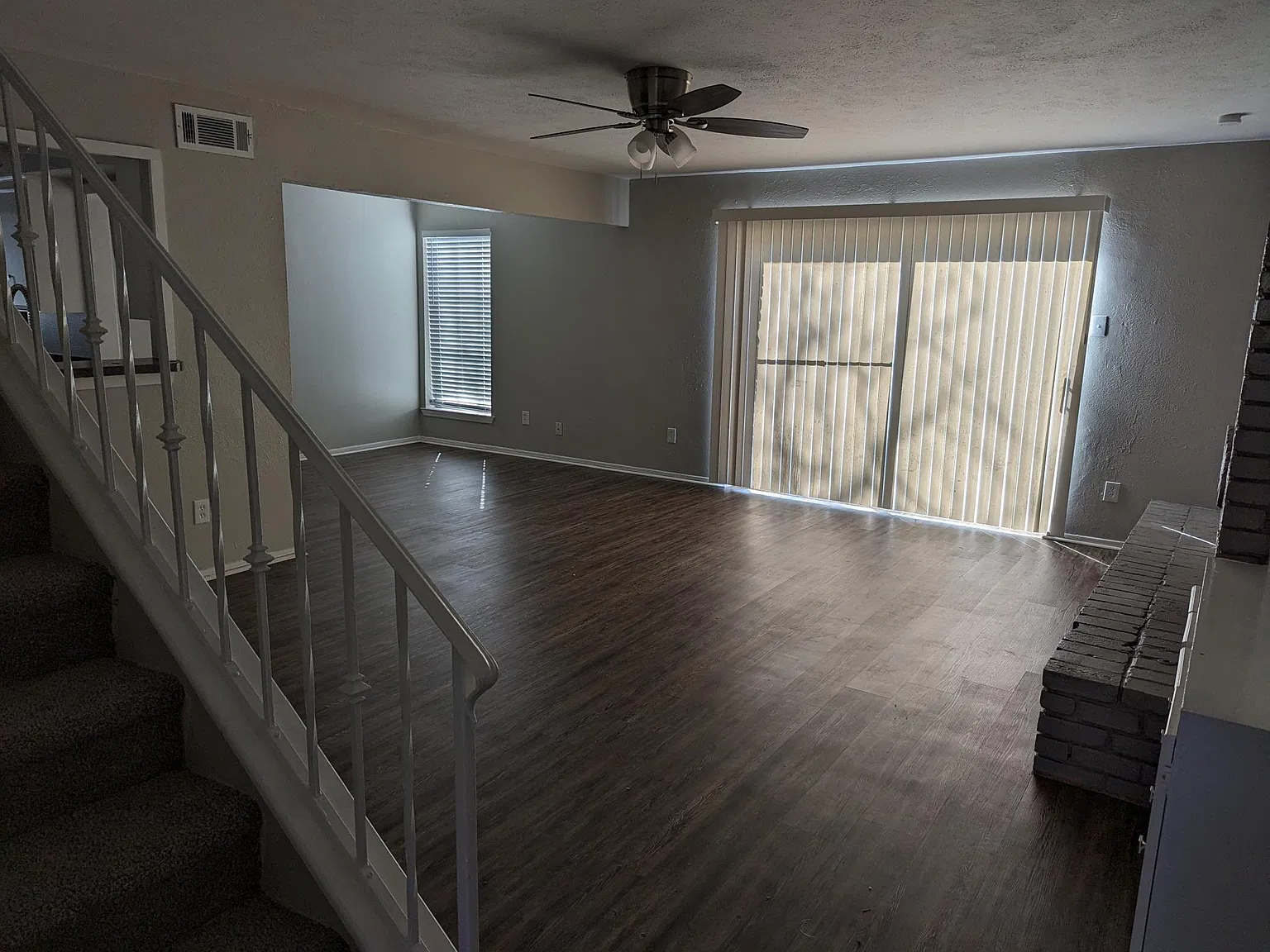 3 bed, 2.5 bath, 1833 sqft, $2,200 — Photo 2