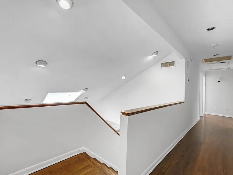 3 Forest Rd — Photo 34