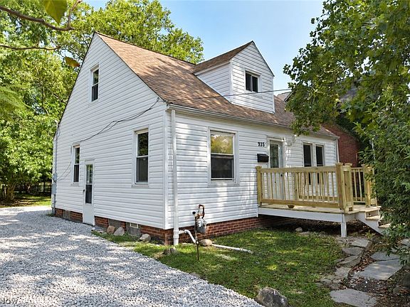 3rd image of 935 Worden Rd