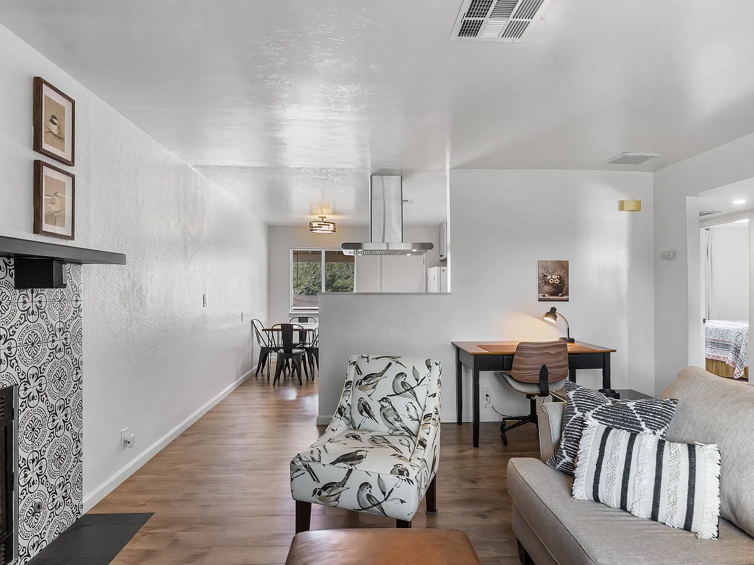 737 W Atkins Ave — Photo 3