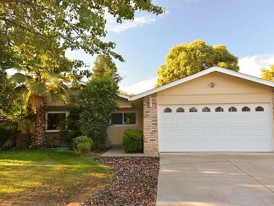 2748 Ganges Pl — Photo 1