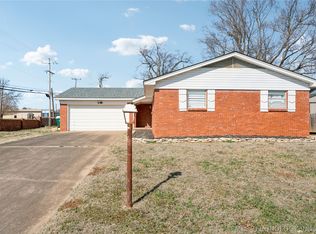 721 W Angus Dr, Sand Springs, OK 74063