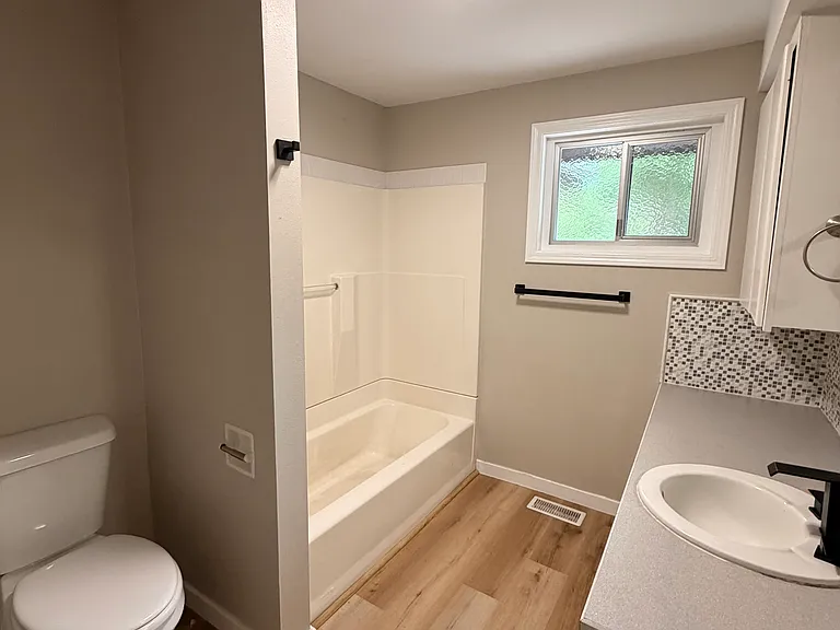 2423 Old Lakeway Dr — Photo 8