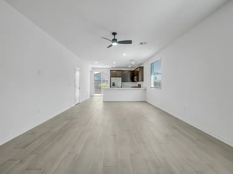 9770 Redwood Cascade St — Photo 4