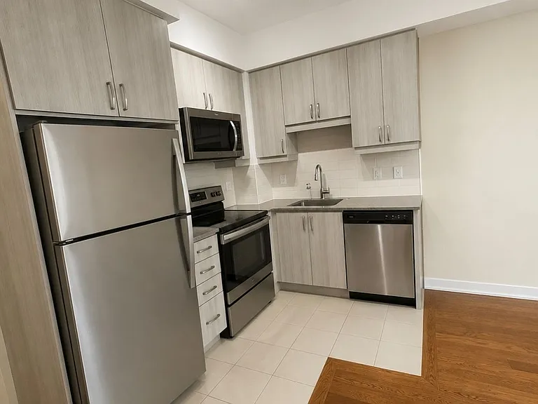 9191 Yonge St #518 — Photo 3