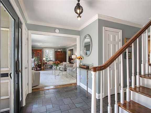 4th image of 439 Bellaire Dr