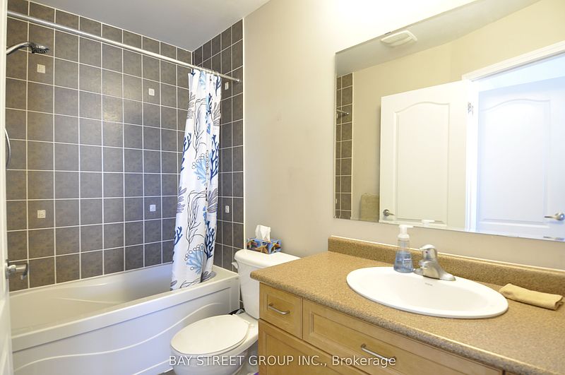 Oakville Townhouse for rent - 3 Bedrooms — photo 10